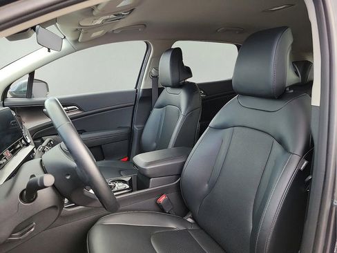 Used 2024 Kia Sportage EX image 11