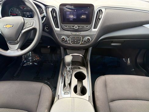 Used 2025 Chevrolet Malibu LT FWD image 18