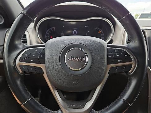 Used 2021 Jeep Grand Cherokee Laredo RWD image 30