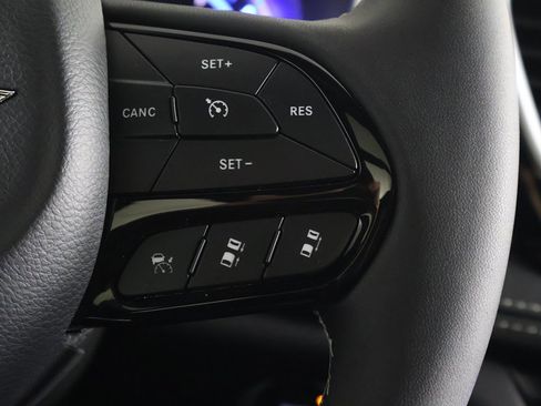 Used 2023 Chrysler Pacifica Limited w/ Uconnect Theater Family Group image 47