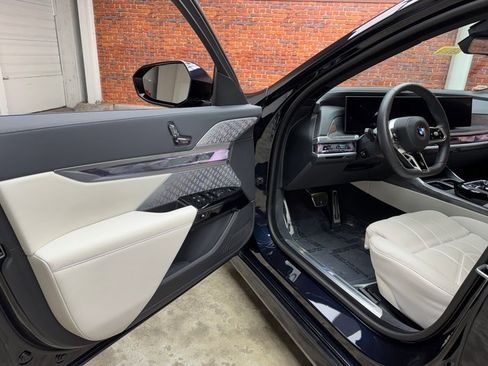 Certified 2023 BMW 760i xDrive w/ Executive Package image 9