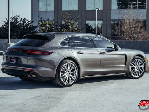 Used 2018 Porsche Panamera 4S image 3