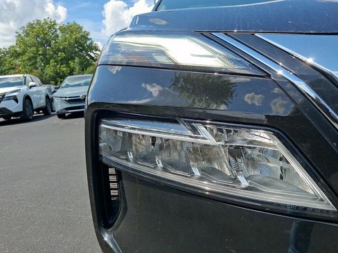 Used 2021 Nissan Rogue SV w/ Premium Package FWD image 9