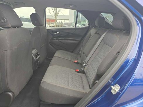 Used 2022 Chevrolet Equinox LT w/ Driver Convenience Package image 16