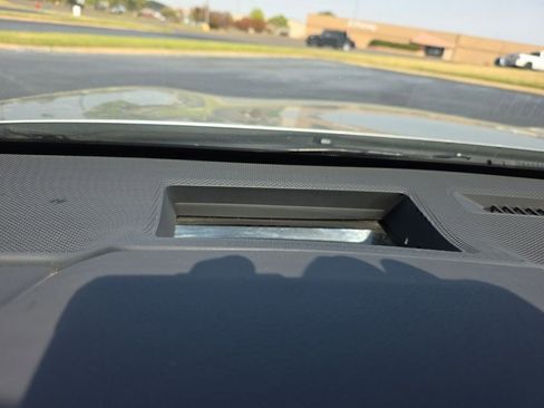 Used 2022 Toyota Avalon Limited image 16