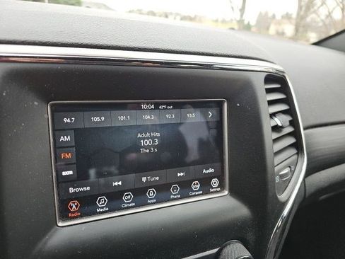 Used 2019 Jeep Grand Cherokee Laredo image 18