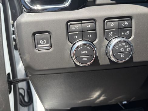 New 2025 GMC Sierra 2500 Denali Ultimate image 11