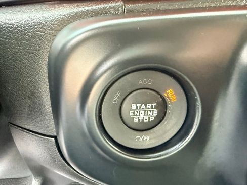 Used 2019 Jeep Wrangler Unlimited Rubicon w/ Dual Top Group AWD/4WD image 26