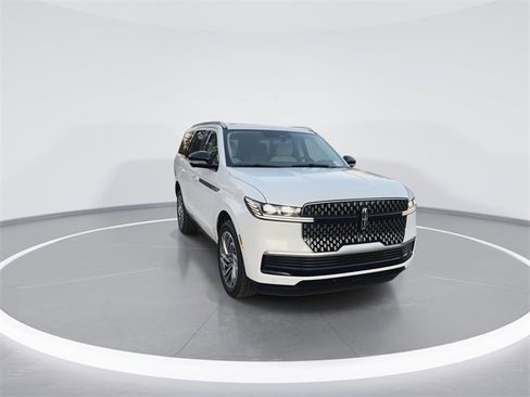 New 2025 Lincoln Navigator Reserve image 2
