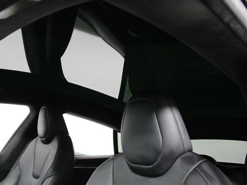 Used 2021 Tesla Model S Plaid image 10