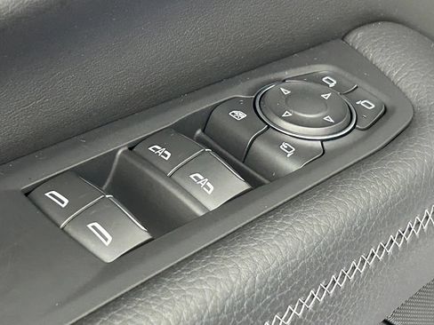 Used 2025 GMC Yukon XL Denali AWD/4WD image 35