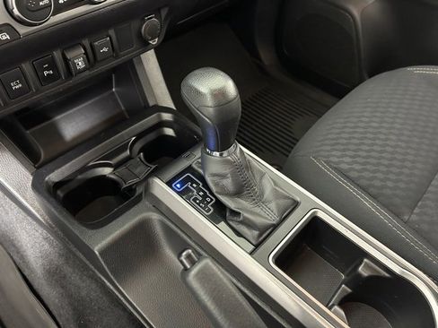 Used 2021 Toyota Tacoma SR5 w/ Trail Edition image 19