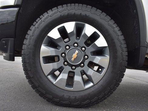 Used 2023 Chevrolet Silverado 2500 Custom w/ Custom Value Package image 16