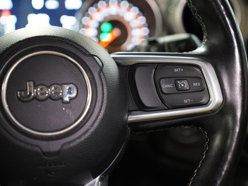 Used 2022 Jeep Wrangler Unlimited Sahara w/ Cold Weather Group AWD/4WD image 20