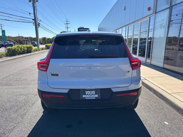 Used 2026 Volvo XC40 B5 Plus AWD/4WD image 4