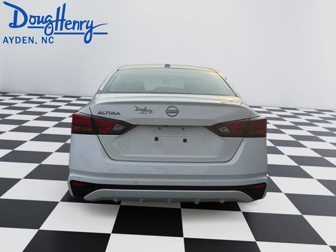 Used 2025 Nissan Altima 2.5 SV FWD image 4