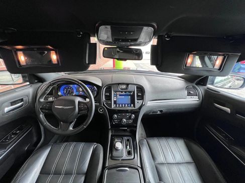 Used 2018 Chrysler 300 S image 22