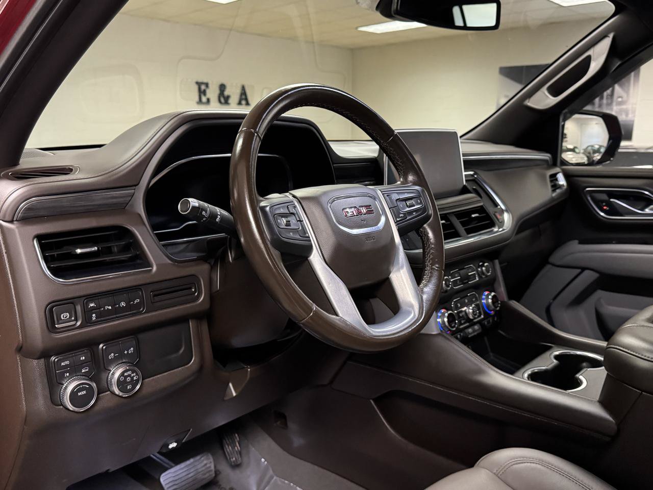 Used 2022 GMC Yukon XL SLT AWD/4WD image 22