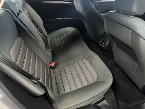 Used 2020 Ford Fusion SE FWD image 12