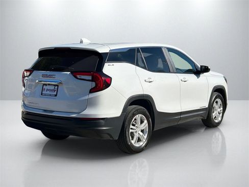 Used 2024 GMC Terrain SLE image 5