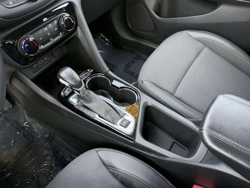 Used 2022 Buick Encore GX Preferred w/ Cold Weather Comfort Package AWD/4WD image 27
