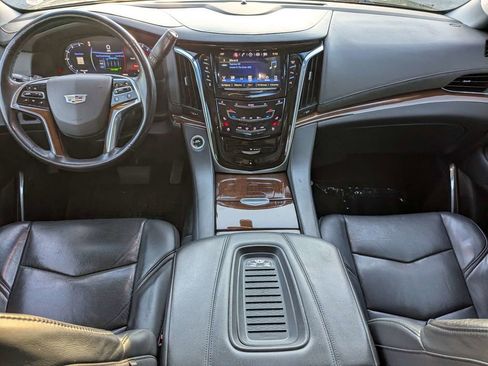 Used 2019 Cadillac Escalade 2WD image 16