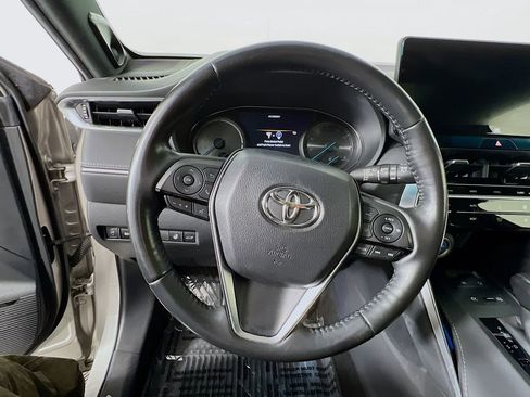 Used 2021 Toyota Venza Limited image 10