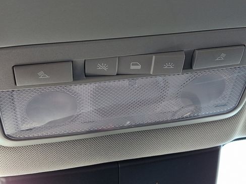 Used 2022 Chevrolet Trax LT w/ LT Convenience Package image 25