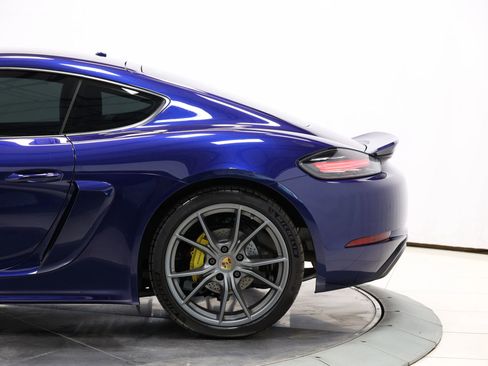 Used 2021 Porsche 718 Cayman RWD image 10