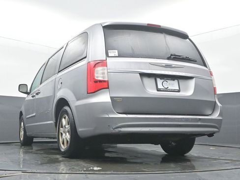 Used 2013 Chrysler Town & Country Touring image 44