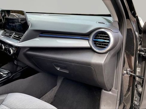 Used 2025 Chevrolet Trax LT image 18