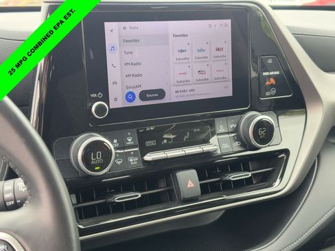 Used 2024 Toyota Highlander LE FWD image 22