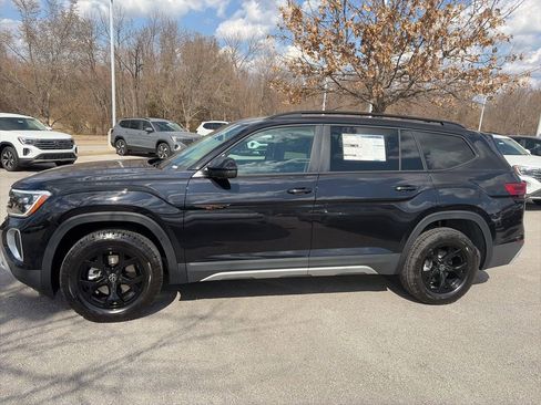 New 2026 Volkswagen Atlas Peak Edition image 4