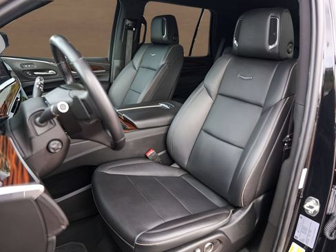 Used 2021 Cadillac Escalade Luxury AWD/4WD image 7