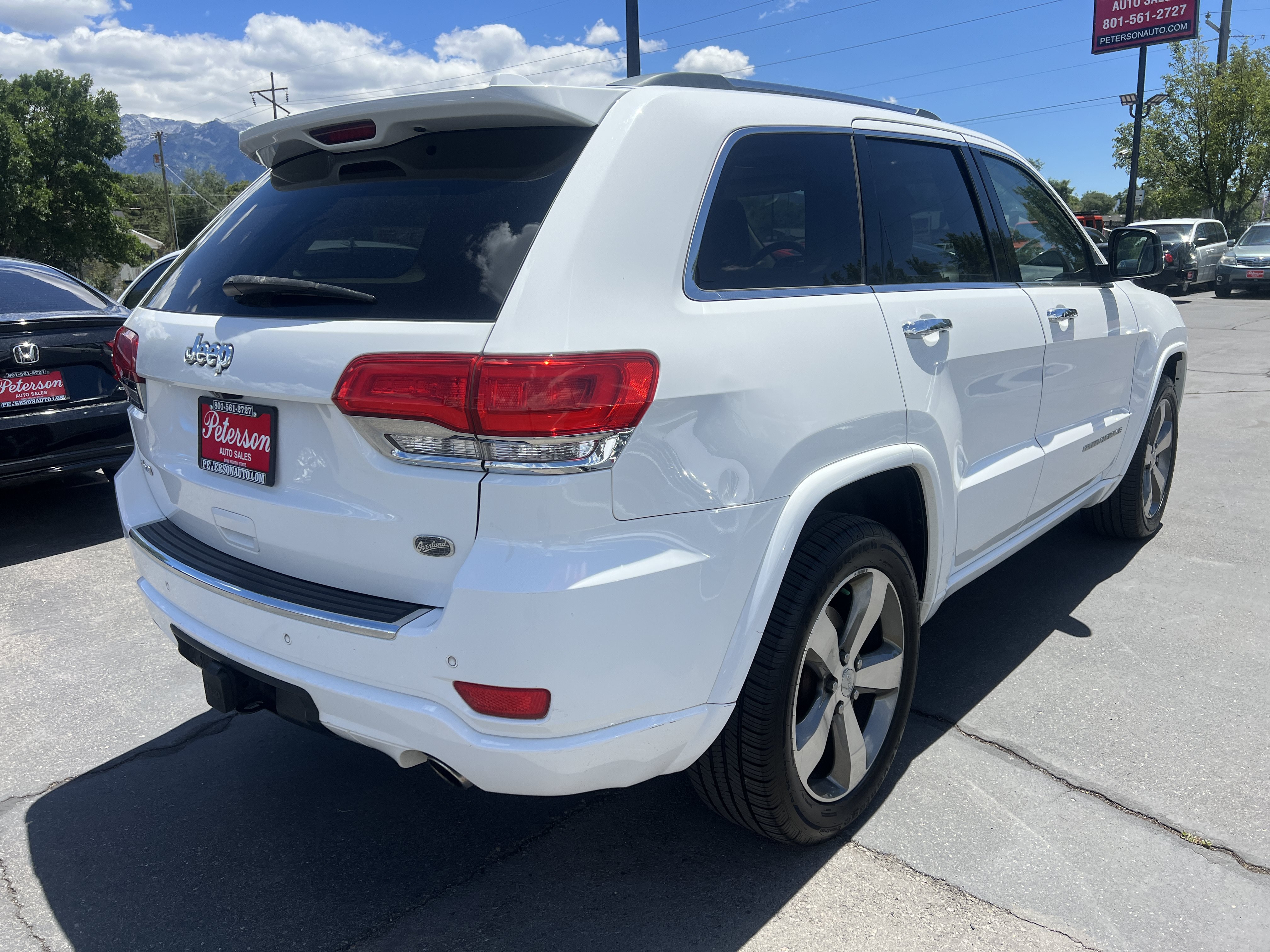 Used 2015 Jeep Grand Cherokee Overland w/ Advanced Technology Group AWD/4WD image 6