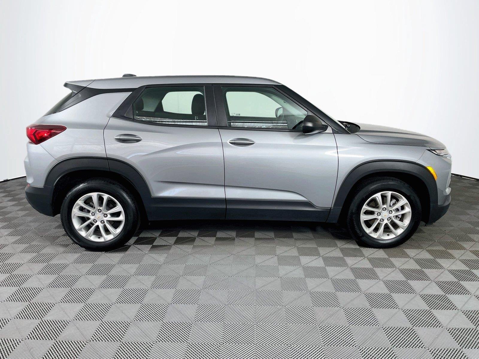 Used 2024 Chevrolet TrailBlazer LS w/ LS Confidence Package FWD image 10