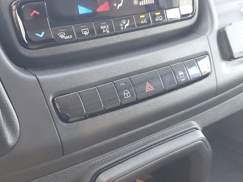 Used 2025 RAM ProMaster 2500 w/ Convenience Group image 17