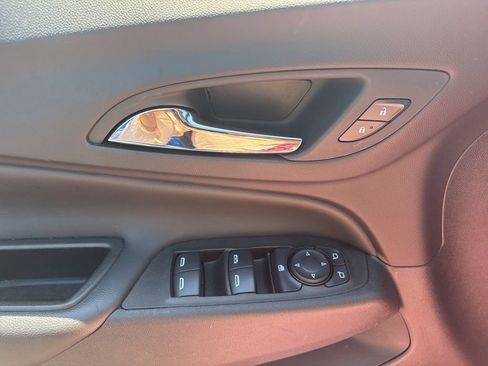 Used 2024 Chevrolet Equinox LT AWD/4WD image 13