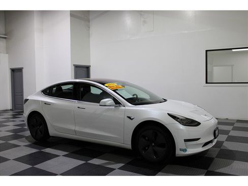 Used 2018 Tesla Model 3 Long Range image 1