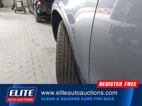 Used 2018 Land Rover Discovery HSE image 11