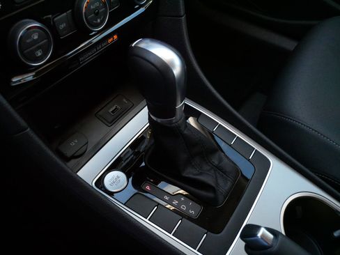 Used 2020 Volkswagen Passat 2.0T SE w/ Sunroof Package image 24