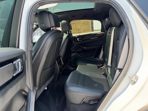 Certified 2023 Porsche Cayenne Coupe AWD/4WD image 21