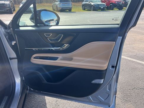 Certified 2022 Lincoln Corsair Reserve image 28