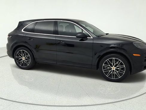 Used 2025 Porsche Cayenne AWD/4WD image 8