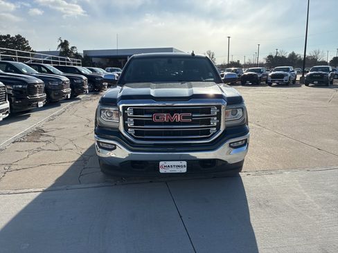 Used 2018 GMC Sierra 1500 SLT w/ SLT Premium Package image 9