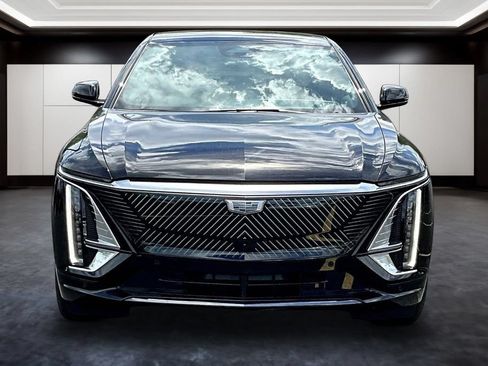 Certified 2024 Cadillac Lyriq Luxury AWD/4WD image 2