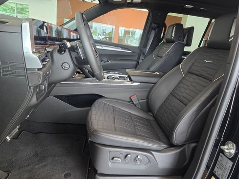 Used 2025 Cadillac Escalade V AWD/4WD image 24
