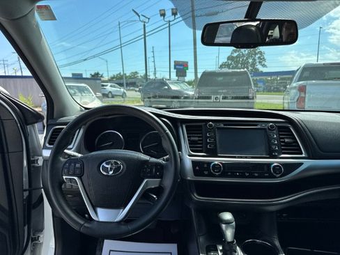 Used 2016 Toyota Highlander XLE FWD image 15