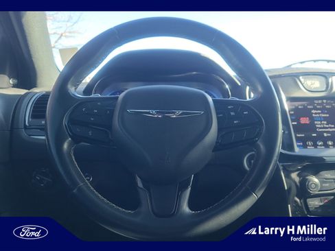 Used 2019 Chrysler 300 S image 9