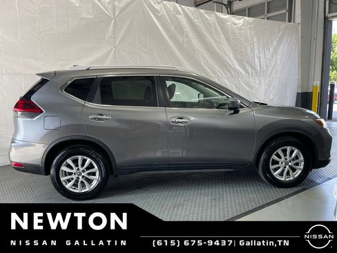 Used 2018 Nissan Rogue SV FWD image 4